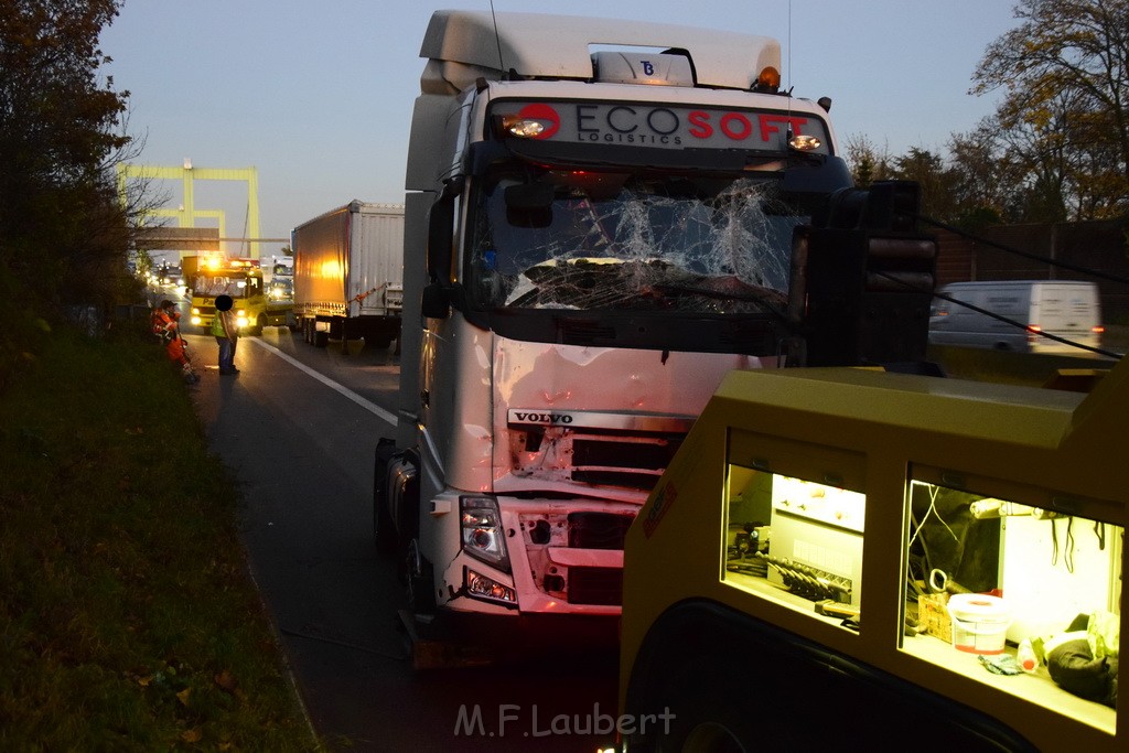 VU LKW A 4 Rich Aachen hinter Rodenkirchener Bruecke P54.JPG - Miklos Laubert